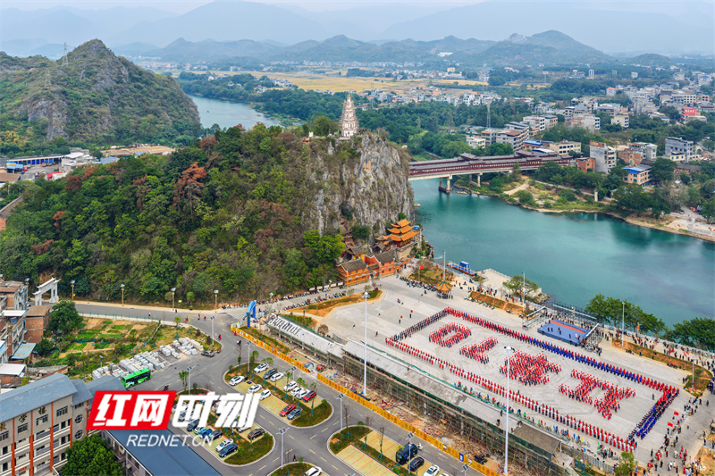 两河三岸航拍图及瑶服秀 李忠林 摄 (1).jpg 两河三岸航拍图及瑶服秀 李忠林 摄 (1).jpg