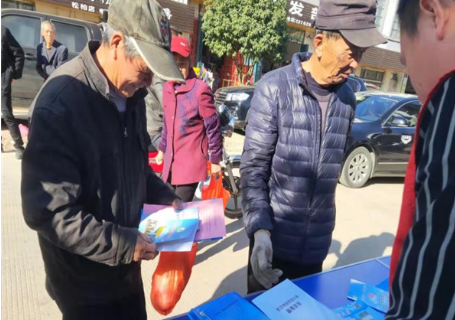 江永松柏瑶族乡：“法治礼包”在闹市 瑶民集市学法促法治