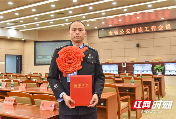 瑶山里走来的刑侦尖兵——记全省优秀刑警、江永县公安局刑侦大队大队长何仰荣