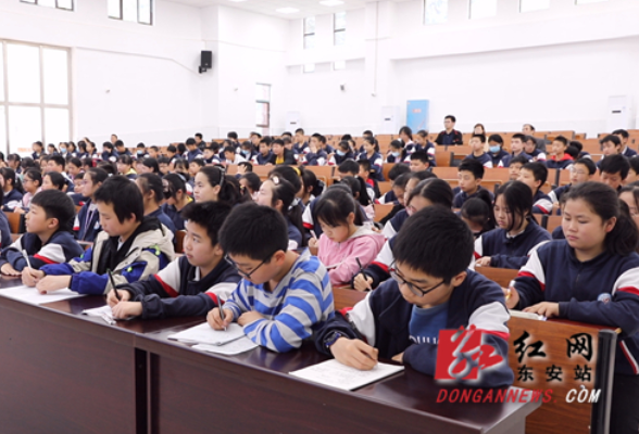 永州市青少年党史学习教育巡回宣讲团为东安上千师生讲党史
