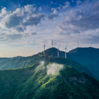 视频丨湖南蓝山：晨雾袅袅 风机徐徐