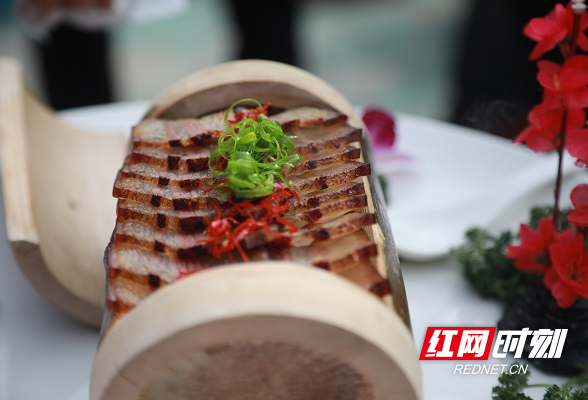 湖南新田：腊肉节上展厨艺 腊肉飘香助增收（组图）