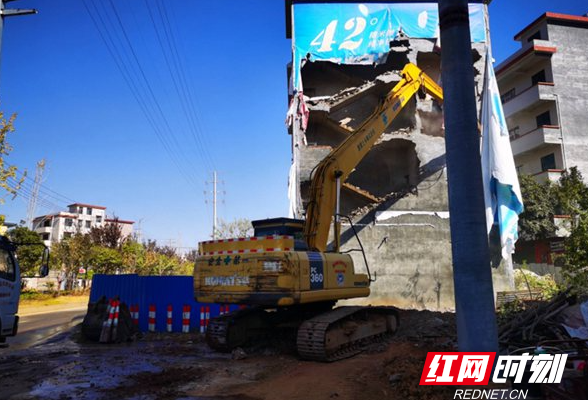 新田：打通道路“肠梗阻” 确保民生工程顺利施工