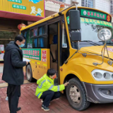 祁阳交警严查严管校车 守护平安上学路