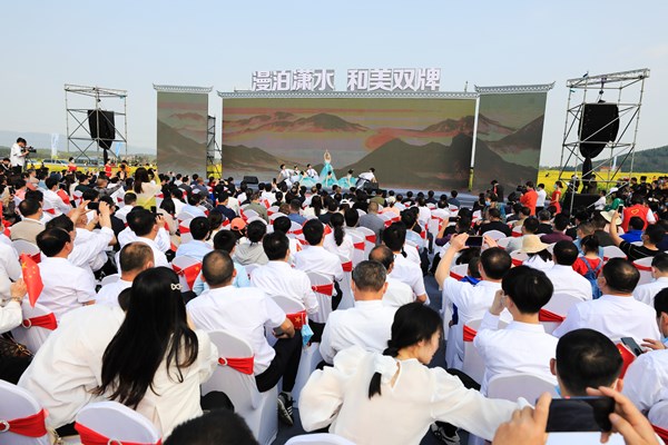 3月13日，双牌县旅游发展大会暨2022 年“漫泊潇水 和美双牌”首届油菜花节在双牌县枫木山村油菜花基地举行开幕式。
