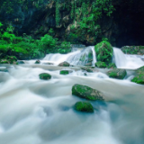 湖南祁阳：雨后灵岩再现瀑布美景（组图）