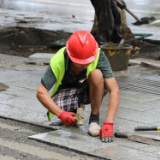 道县：修复破损路面确保市民出行安全