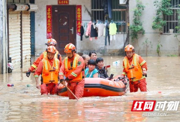 湖南新田：抗洪抢险 紧急救援（组图）