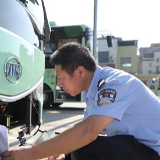 新田：车管所周末“不打烊” 65台公交车享受“私人订制”服务