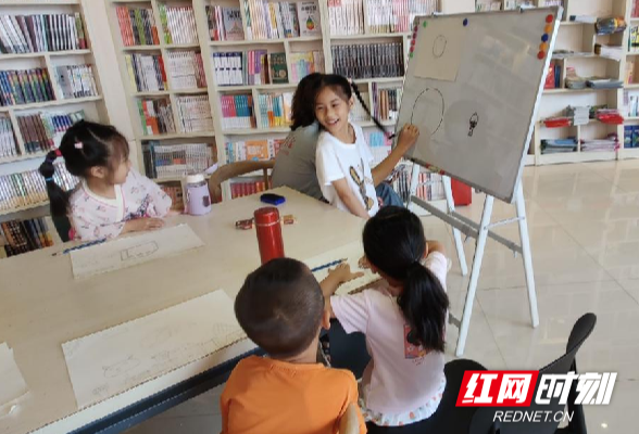 蓝山县新华书店：开展少儿绘画课堂 给孩子一个多彩假期