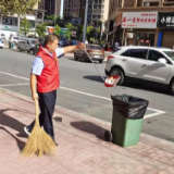 永州市公安局党员志愿者进社区开展“亮化环境”义务清理垃圾志愿活动