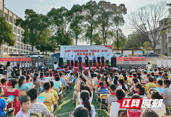 永州市开展“法治宣传进校园 ‘利剑护蕾’在行动”宣传活动