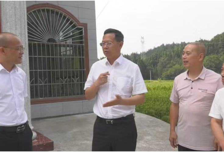 蓝山：金秋播撒“新希望” 乡村振兴“心连心”