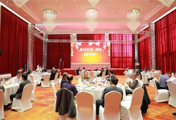 东安县举行2023年重阳节离退休老干部座谈会