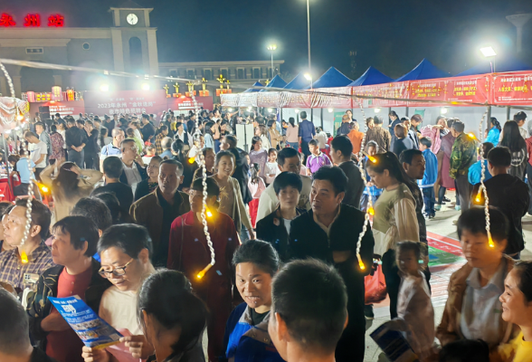 永州经开区举办“金秋送岗”夜市特色招聘会