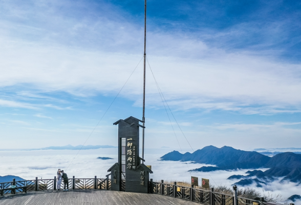 蓝山：冬日云海美如画（组图）