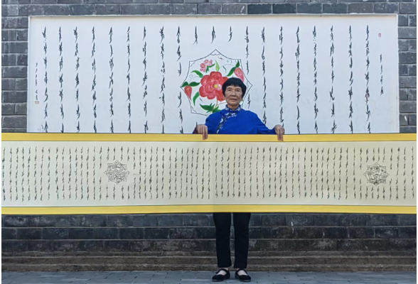 湖南江永：八旬女书传人创作千字长卷献给党