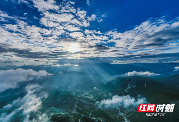 视频丨永州蓝山：云雾绕山峦 宛若流动的水墨画