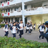 京华中学开展应急疏散、防地震和消防安全演练活动