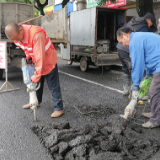 道县：修复提升破损路面 方便群众春节出行