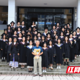 湖南科技学院：唯一男生为全班女生准备走心毕业礼物