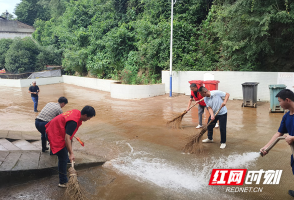 东安：清淤消杀保安全 抓紧恢复群众正常生产生活秩序