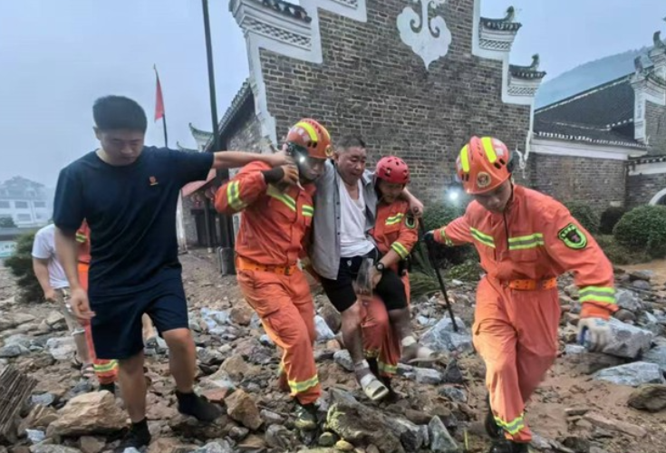 永州祁阳：突降强降雨 祁阳消防紧急救援转移 守护群众生命安全