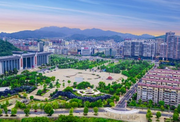 东安：精准发力 确保国省道沿线安全