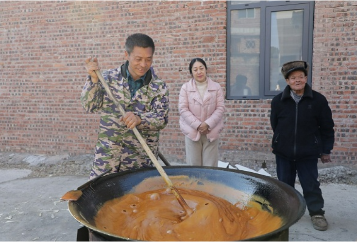 新春走基层丨新田：甘蔗熬制红糖 锁住乡愁中的甜蜜味道