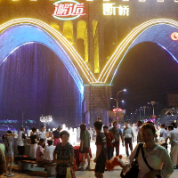 “夜赏·双牌”沉浸式夜游点亮国庆夜 汉服打卡河畔音乐会引热潮