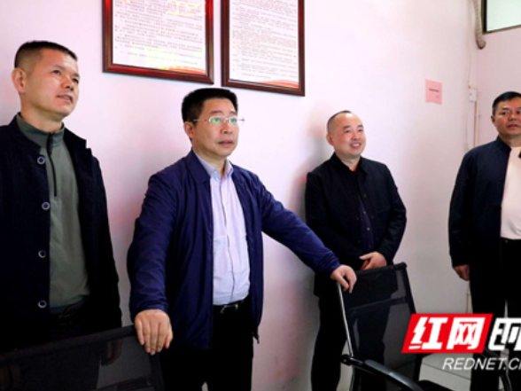 江永：唐德荣到县融媒体中心看望慰问新闻工作者