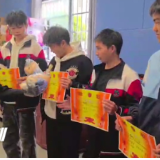 正能量丨江永:四名学生扶摔倒老人传递爱心善举