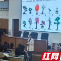 永州市京华中学开展“她力量初绽放”女生专题讲座