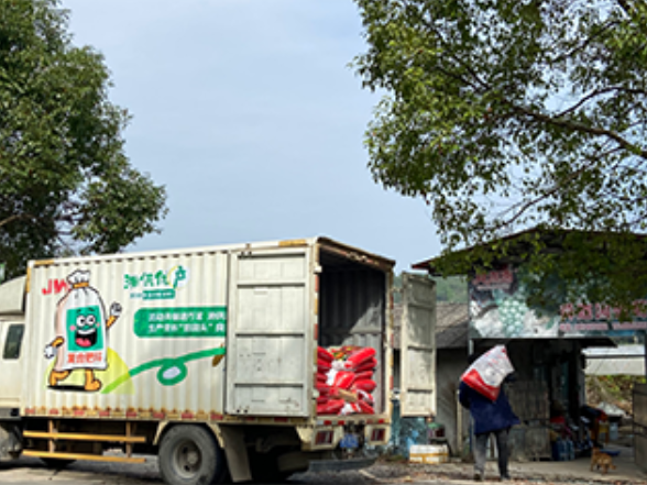 湖南东安：“一人一车”打通农资配送“最后一公里”