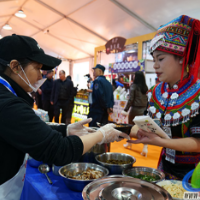 逛皮具箱包博览会 品蓝山百种味道