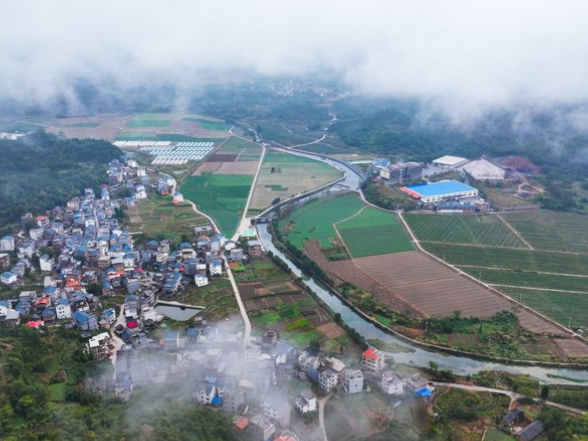 湖南新田：云雾缭绕乡村美如仙境（组图）