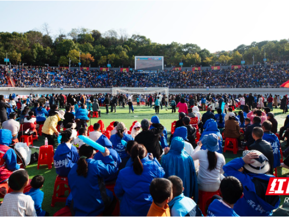 “永冲锋”的足球，掀起一座城的经济热浪