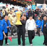 这次，道县真的过年了！湘超冠军“过水门”而来，万人空巷迎英雄