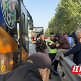 永州高速：大巴车突发故障 紧急施救护航平安