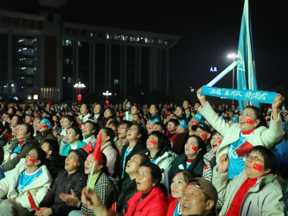 首场湘超半决赛燃爆东安！“第三现场”呐喊声震全城