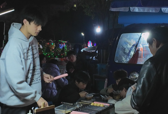 新田：夜经济点亮“新夜态” 新春消费“火起来”