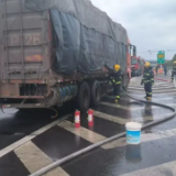 货车起火伸援手 永州路巡暖人心