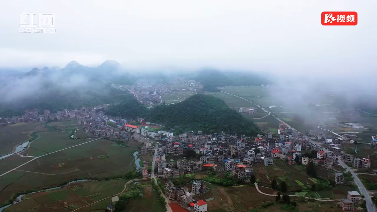 南国武当山云雾缭绕似仙境