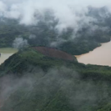 视频丨湖南新田：强降雨致山区电力设施受损 供电部门冒雨抢修保供电
