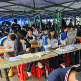 东安县“新华书店杯”中小学生书画现场展示大赛举行：风雨中绽放艺术之光