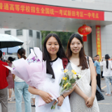 湖南新田：高考落幕 笑脸出考场（组图）