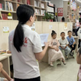 新田县新华书店：卡纸变帽子 手工DIY趣味多