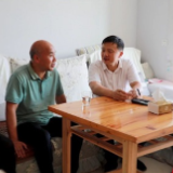 东安：唐何“七一”前夕走访慰问困难党员