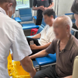 江永：七旬老人被毒蛇咬伤 警车疾驰及时送医救治