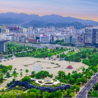 东安：唐何主持召开县委理论学习中心组2025年第6次集体学习